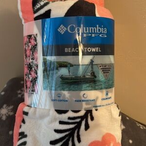 Columbia PFG Beach Towel - Pink and Black Floral NWT